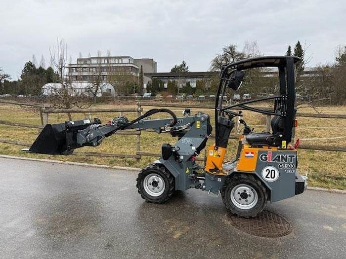 Wheel loader GiANT G1100