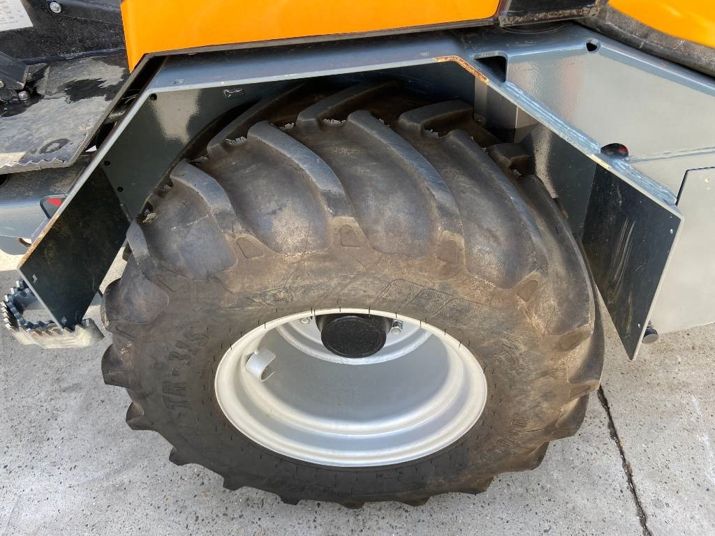 Wheel loader GiANT G 2700 X-tra HD