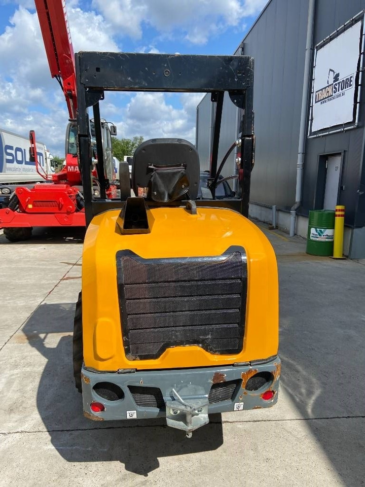 Wheel loader GiANT G 2700 X-tra HD