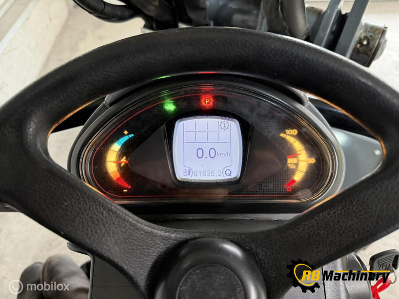 Wheel loader Giant G2200E