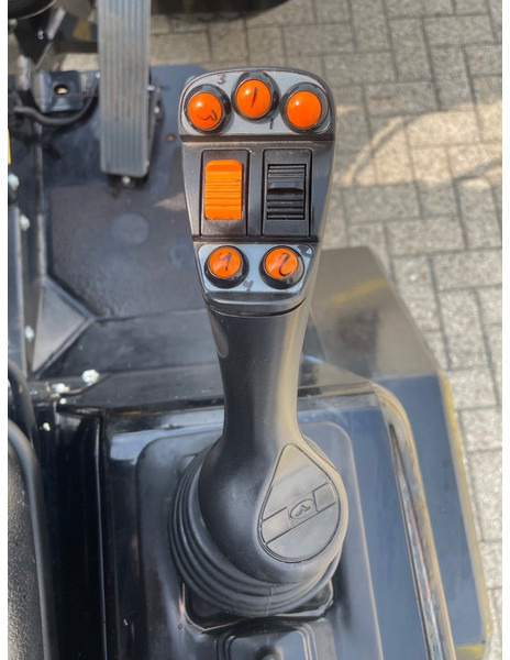 Wheel loader Giant G 2200 E