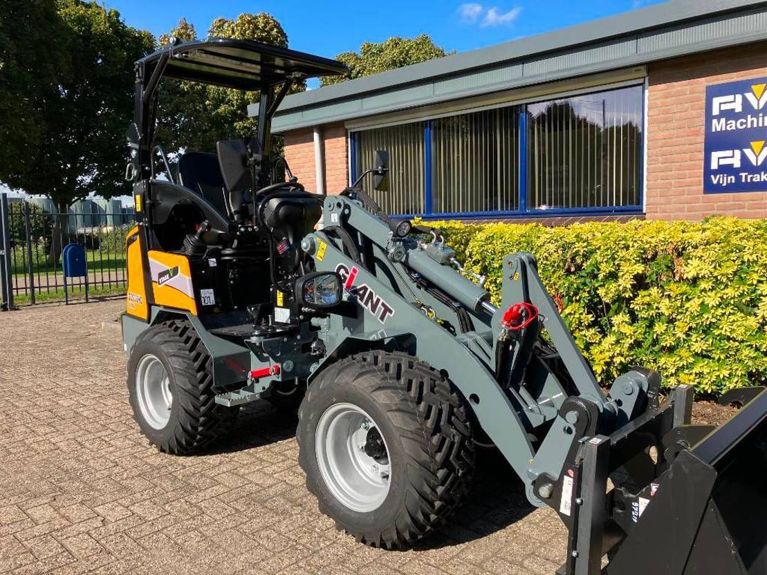 Wheel loader Giant G 2200 X-tra HD +