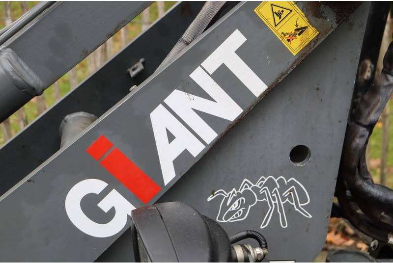 Wheel loader Giant V452T