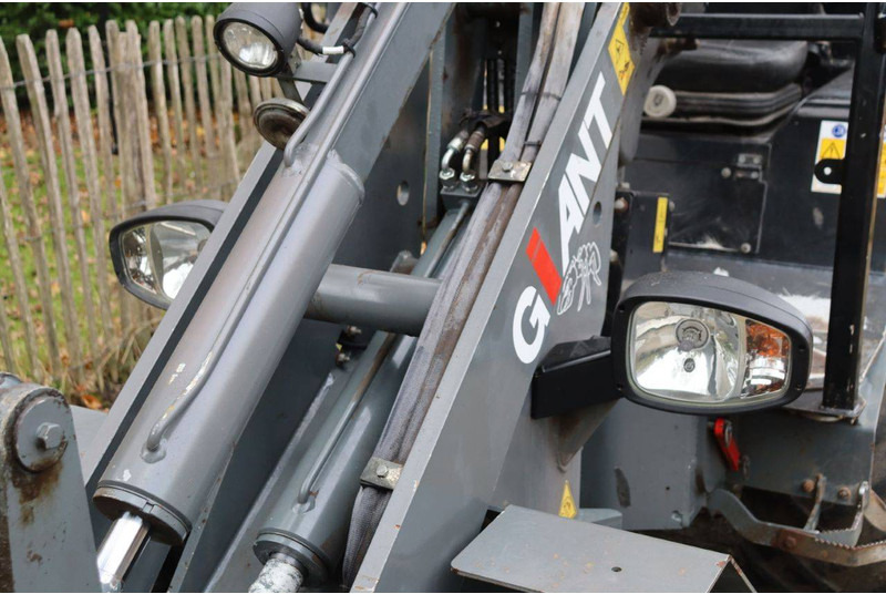 Wheel loader Giant V452T