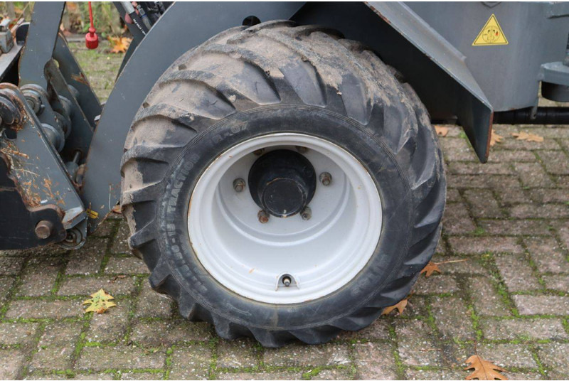 Wheel loader Giant V452T