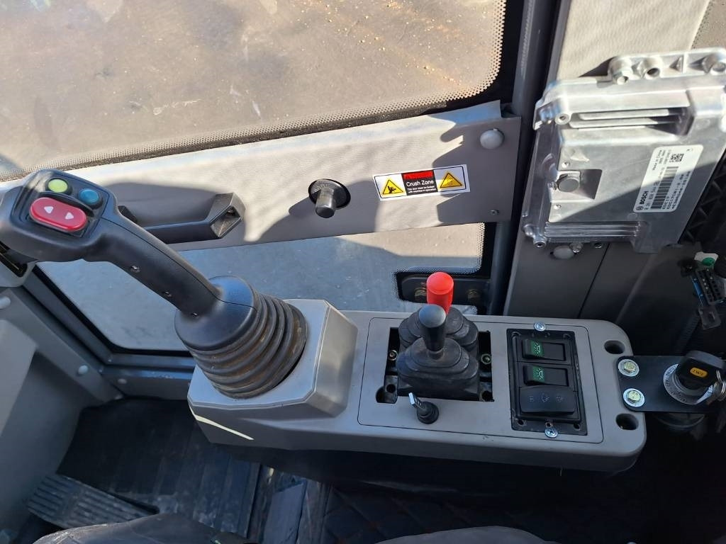 Wheel loader Greenmaster 825 PIIKIT, KAUHA JA HIEKOITIN