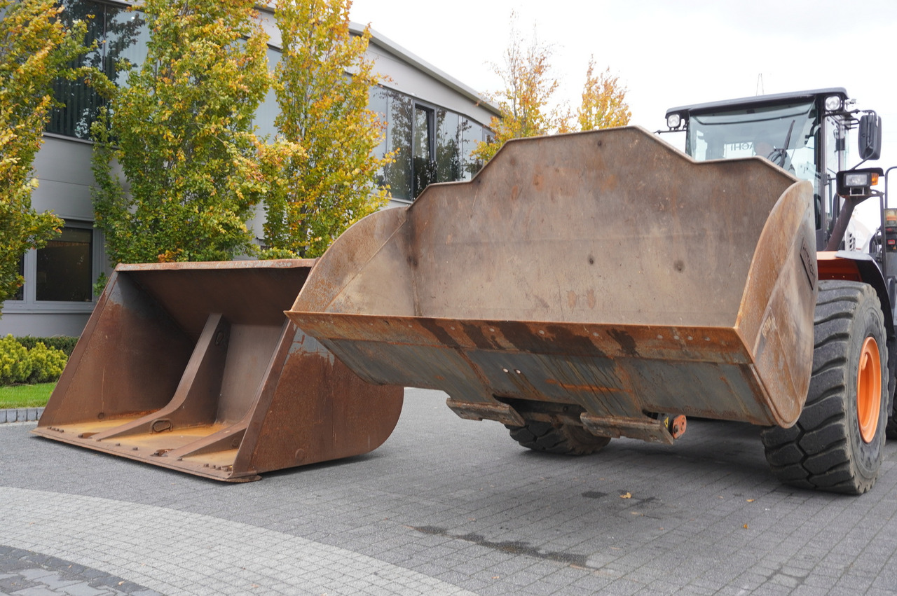 Wheel loader HITACHI ZW220 articulated loader / 2 buckets