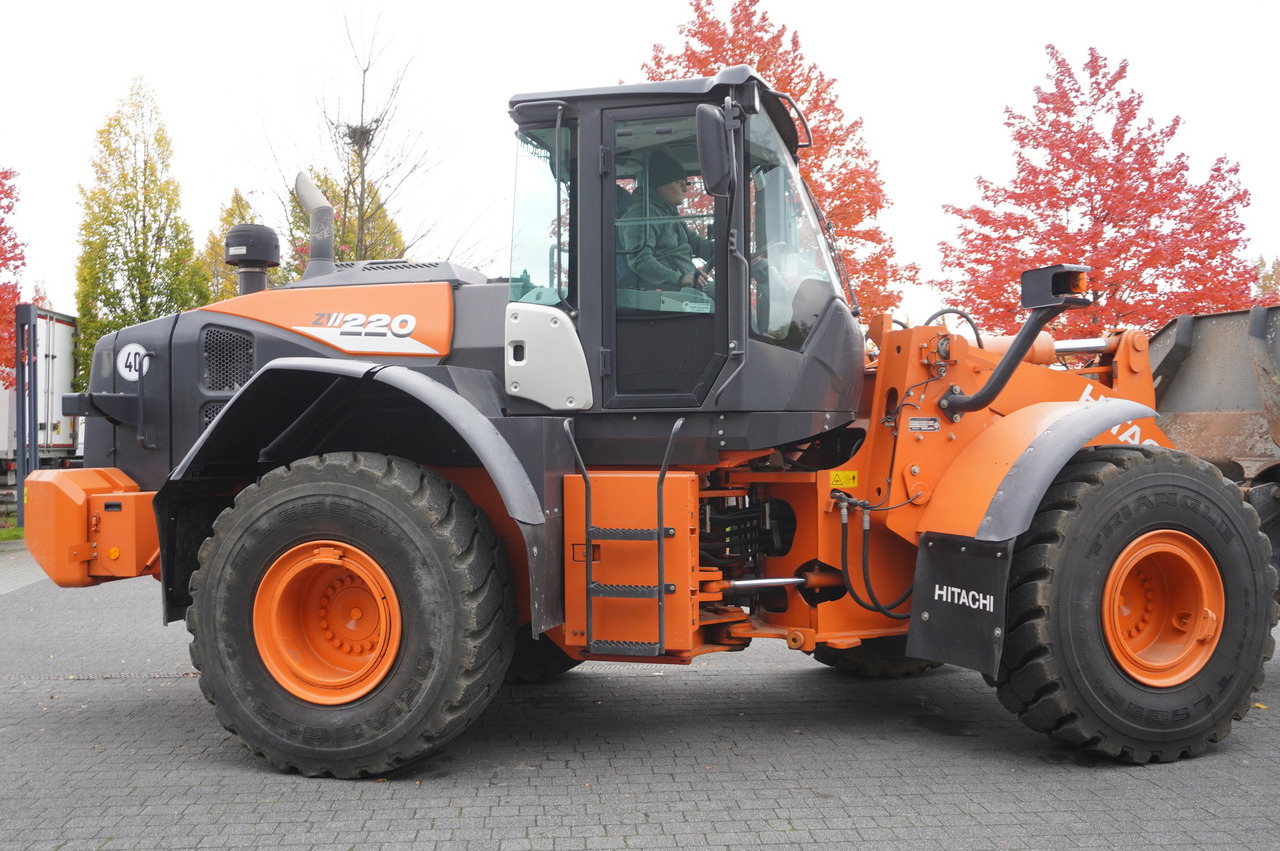 Wheel loader HITACHI ZW220 articulated loader / 2 buckets