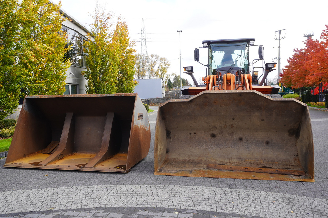 Wheel loader HITACHI ZW220 articulated loader / 2 buckets