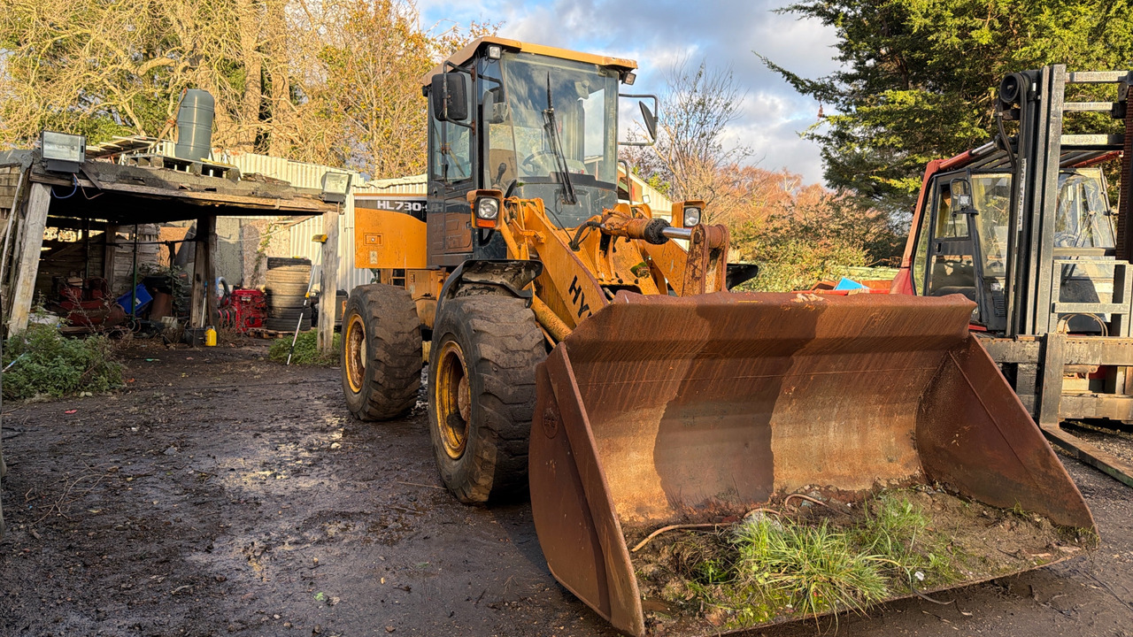 Wheel loader HYUNDAI HL73O-9