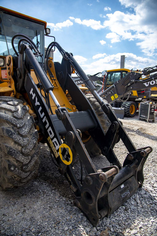 Wheel loader HYUNDAI HL740TM-7 for parts