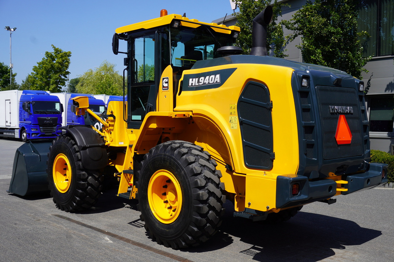Wheel loader HYUNDAI HL940A articulated loader / year 2021 / weight 13.5t year of production 2021