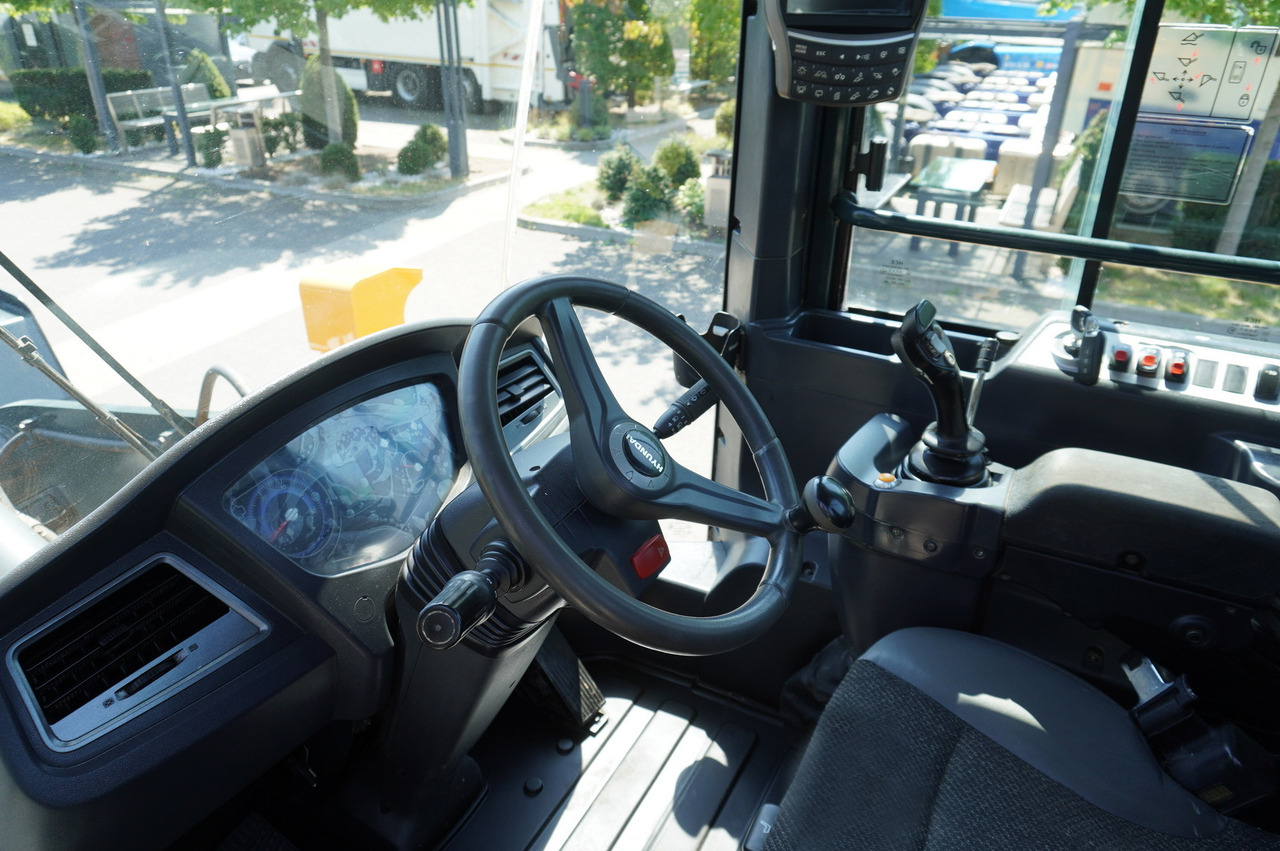 Wheel loader HYUNDAI HL940A articulated loader / year 2021 / weight 13.5t year of production 2021