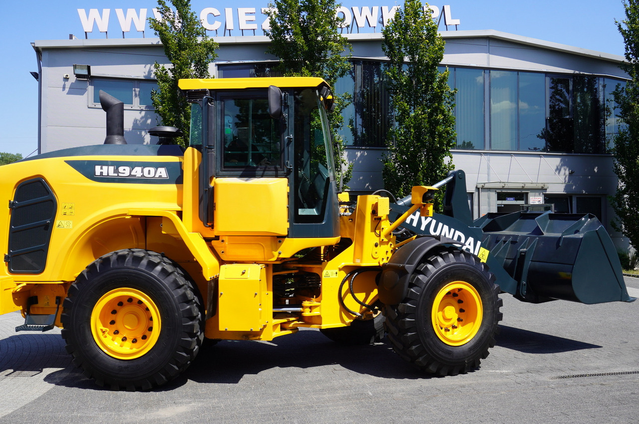 Wheel loader HYUNDAI HL940A articulated loader / year 2021 / weight 13.5t year of production 2021