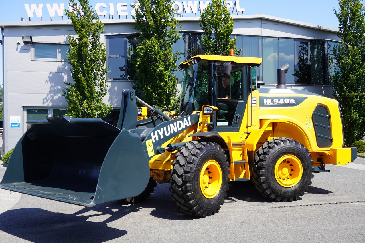 Wheel loader HYUNDAI HL940A articulated loader / year 2021 / weight 13.5t year of production 2021