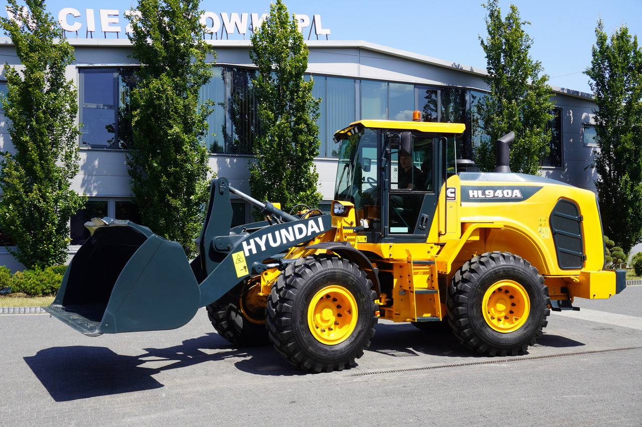 Wheel loader HYUNDAI HL940A articulated loader / year 2021 / weight 13.5t year of production 2021