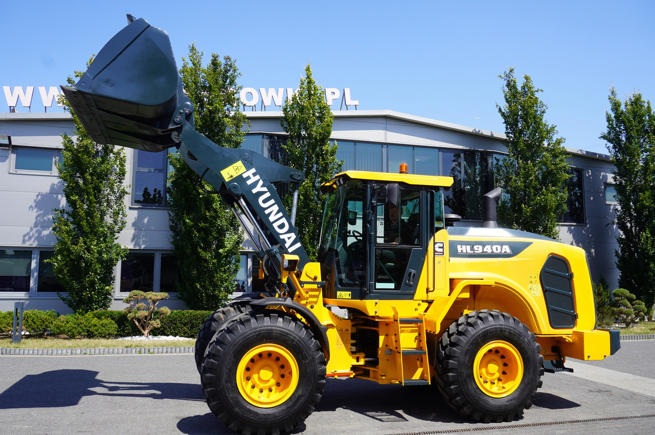 Wheel loader HYUNDAI HL940A articulated loader / year 2021 / weight 13.5t year of production 2021