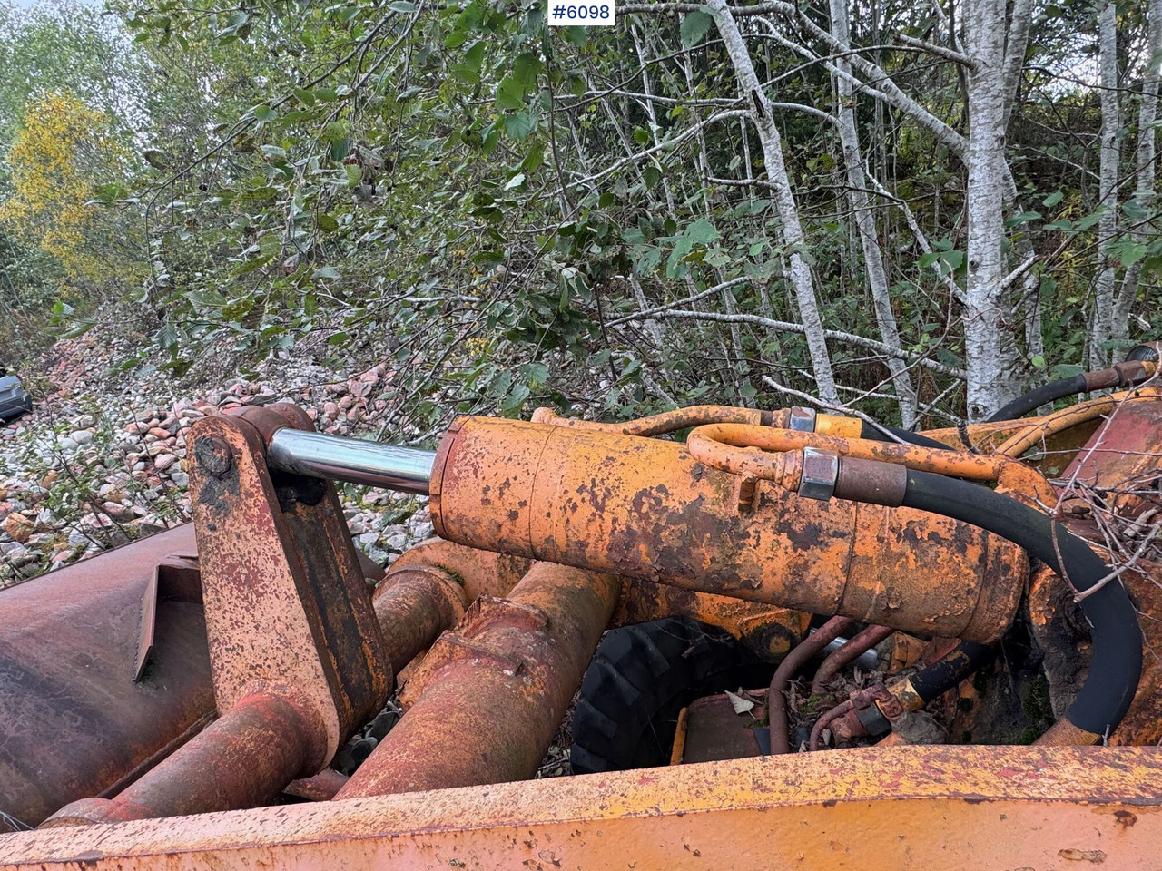 Wheel loader Hanomag wheel loader with bucket – repair object