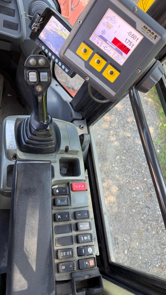 Wheel loader Hitachi ZW140