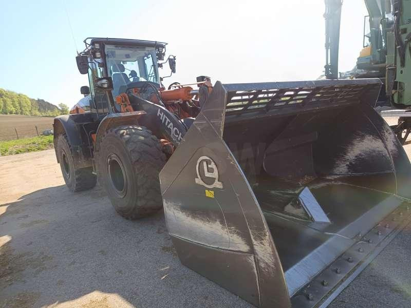 Wheel loader Hitachi ZW220-7