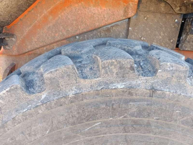 Wheel loader Hitachi ZW220-7