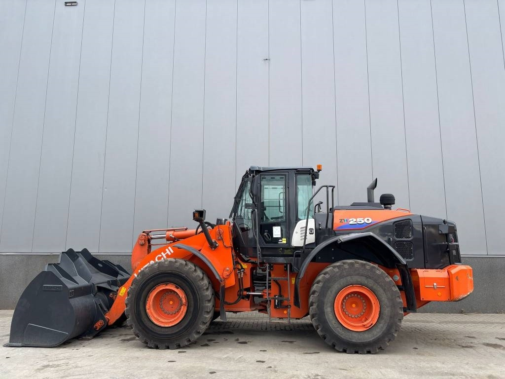 Wheel loader Hitachi ZW 250-6