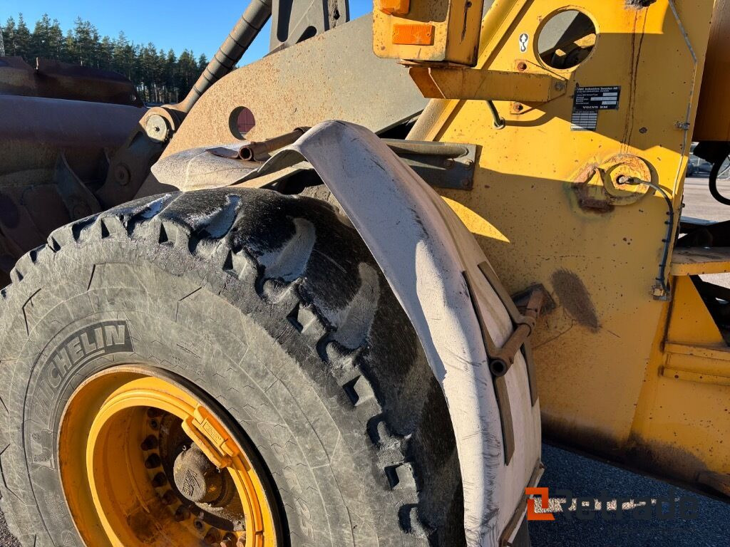 Wheel loader Hjullastare Volvo L180 med skopa
