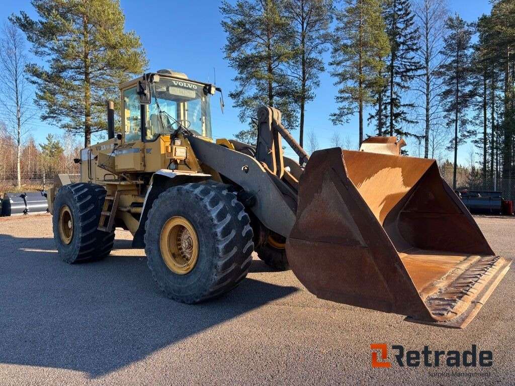 Wheel loader Hjullastare Volvo L180 med skopa