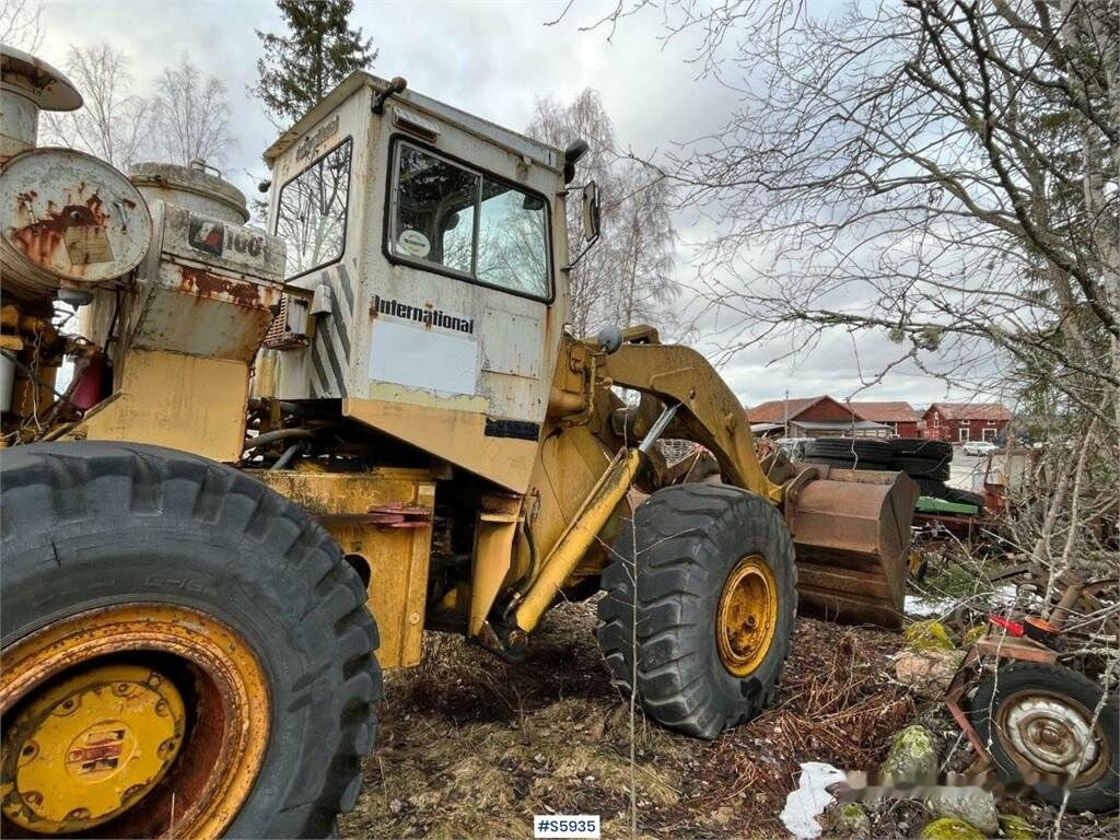 Wheel loader Hough H100C  with bucket