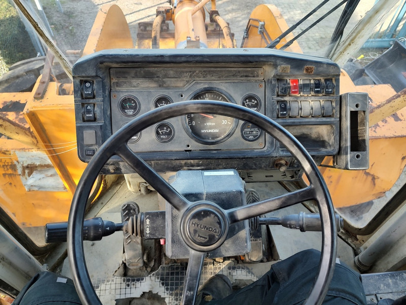 Wheel loader Hyundai HL35