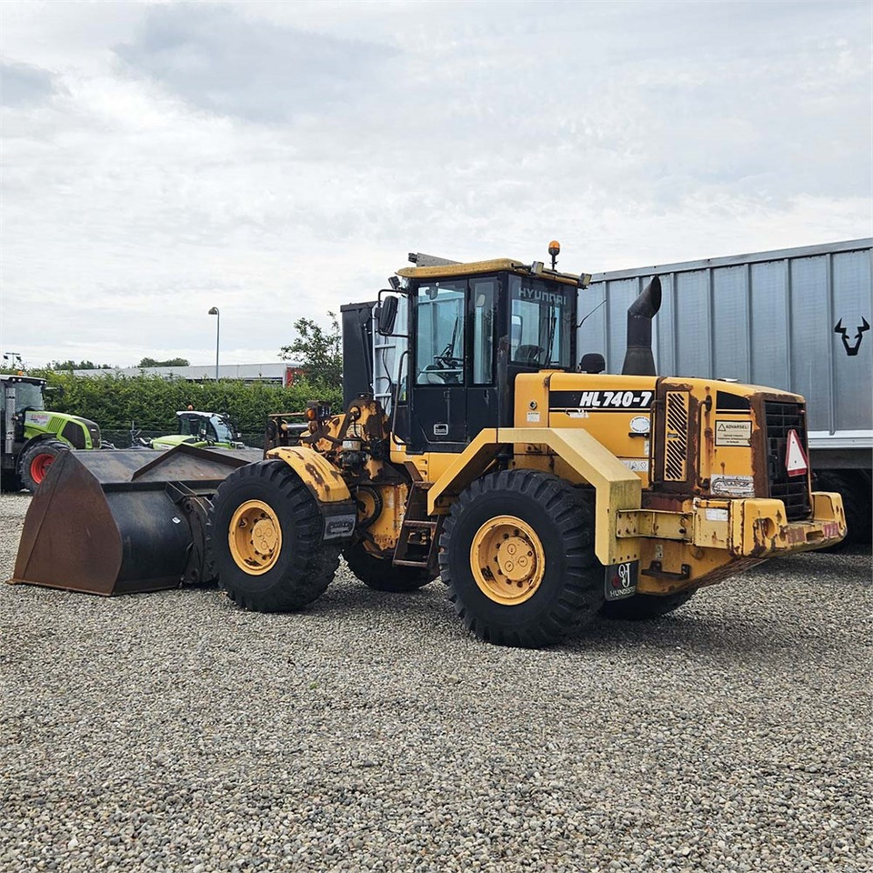 Wheel loader Hyundai HL740-7