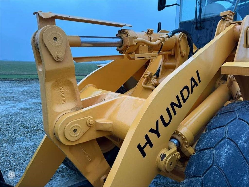 Wheel loader Hyundai HL757-7, third line