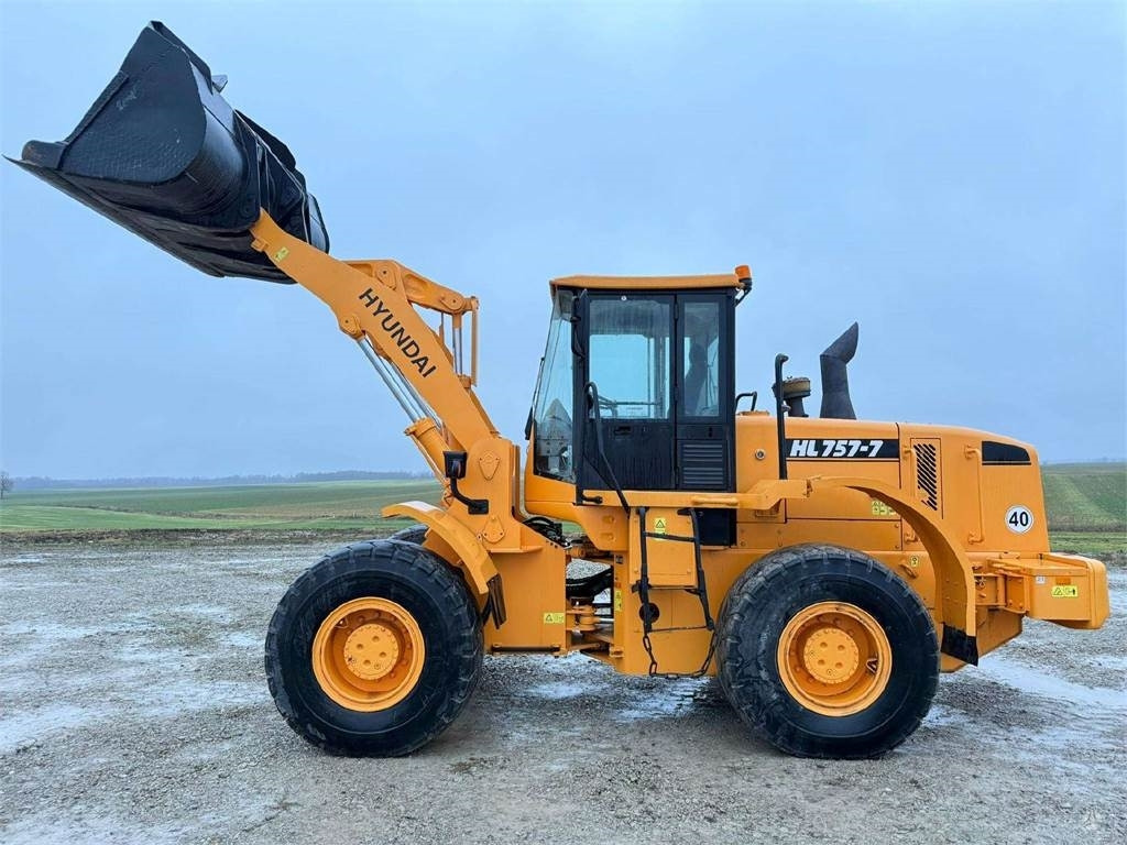 Wheel loader Hyundai HL757-7, third line