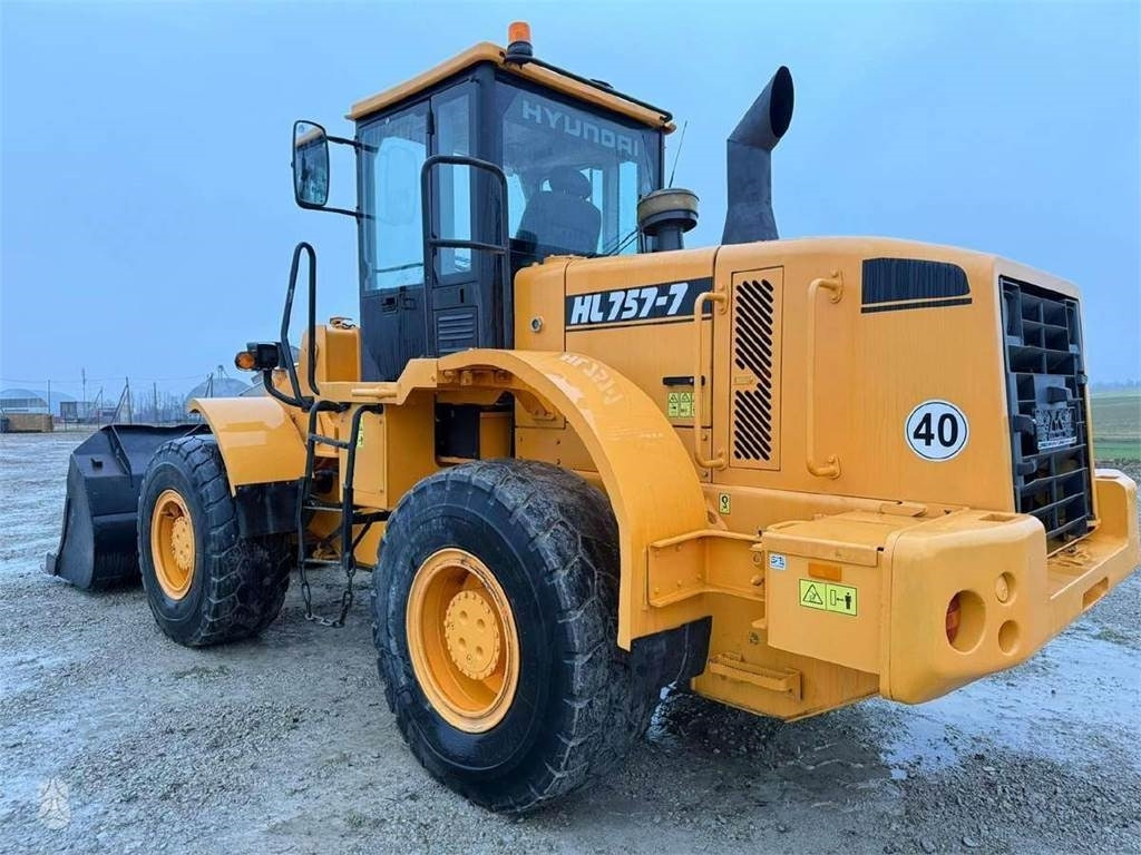 Wheel loader Hyundai HL757-7, third line