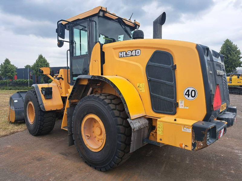 Wheel loader Hyundai HL940