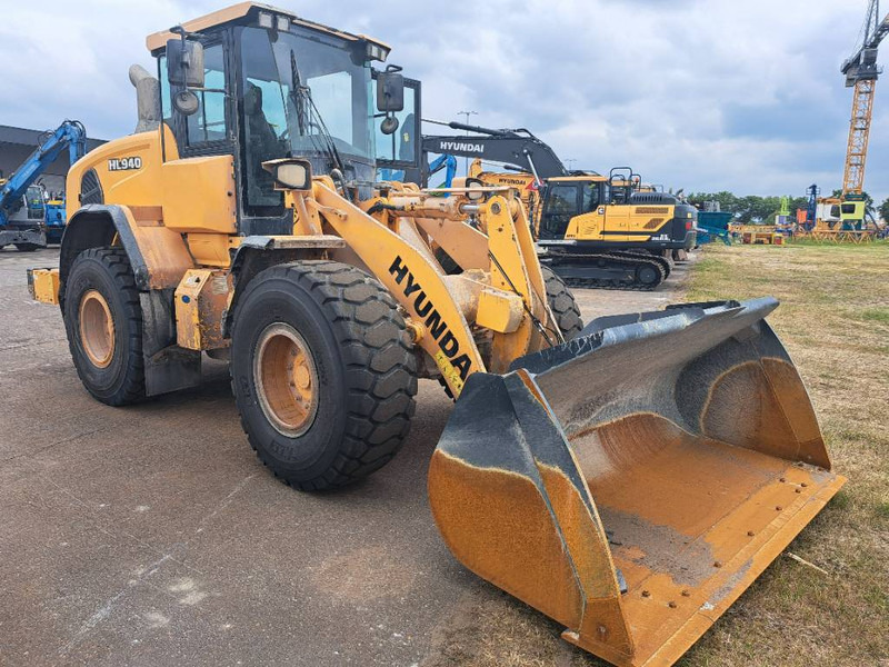 Wheel loader Hyundai HL940