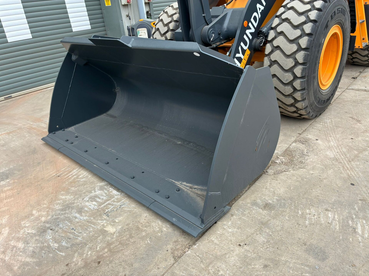 Wheel loader Hyundai HL940A