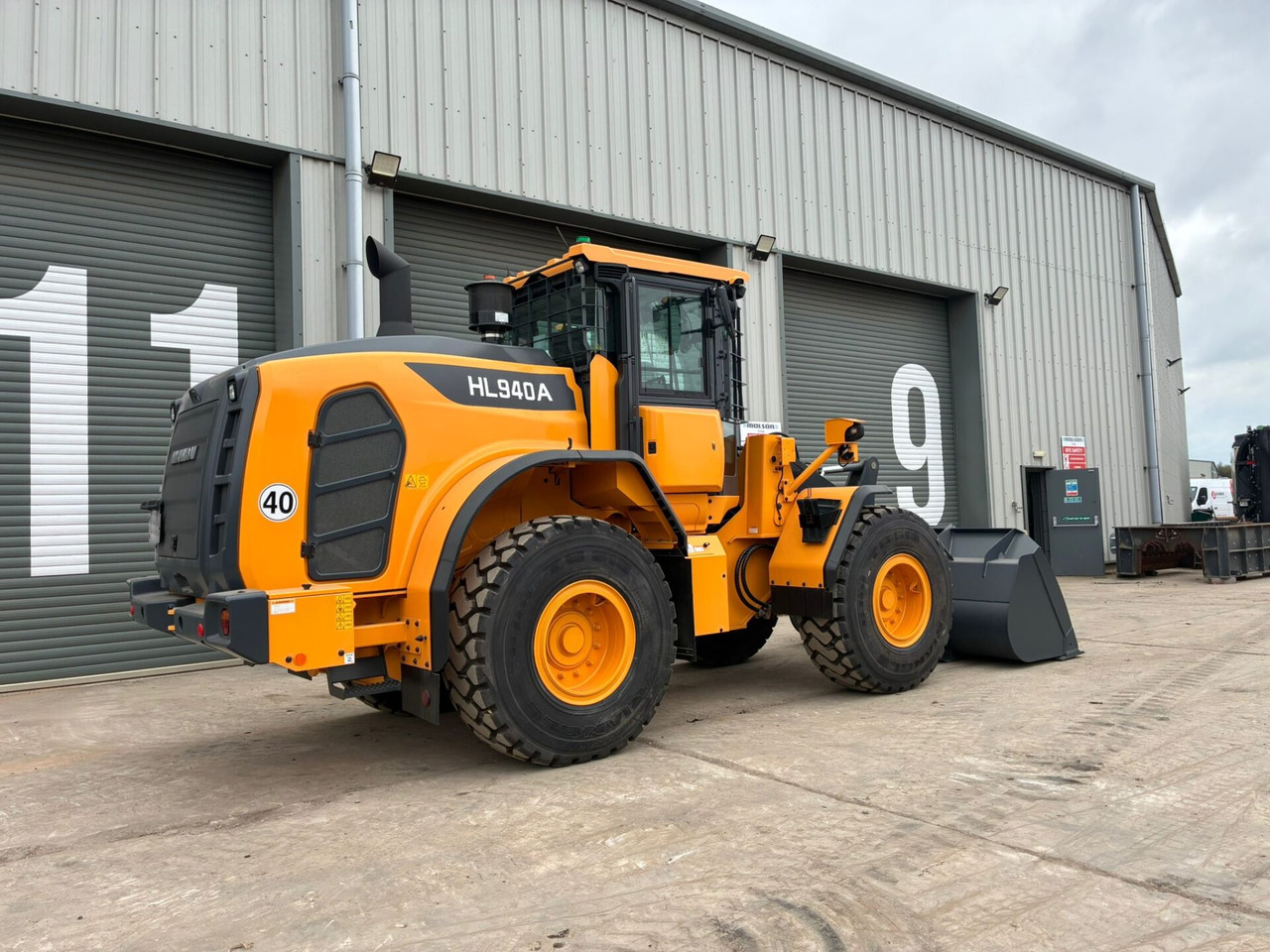 Wheel loader Hyundai HL940A