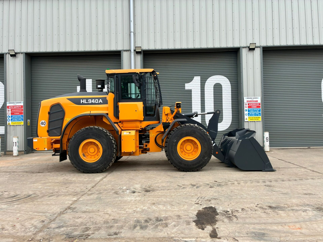 Wheel loader Hyundai HL940A