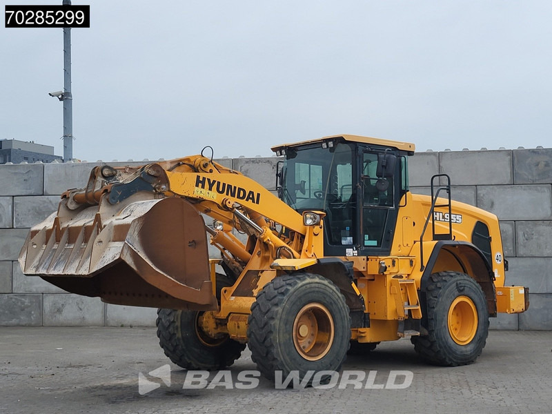 Wheel loader Hyundai HL955