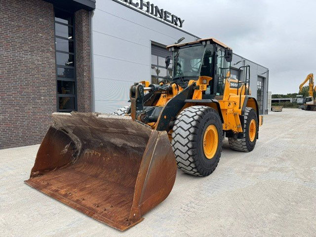 Wheel loader Hyundai HL960A