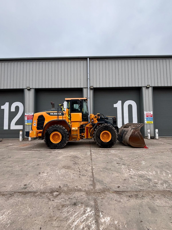 Wheel loader Hyundai HL960A
