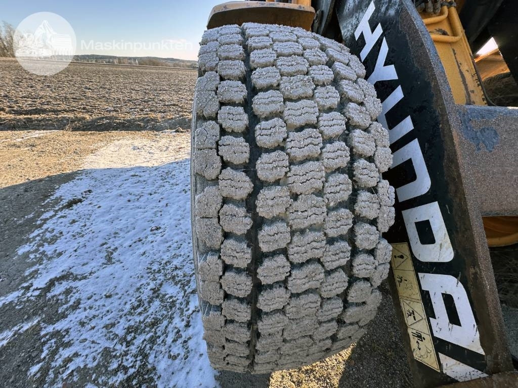 Wheel loader Hyundai HL 730 TM-7