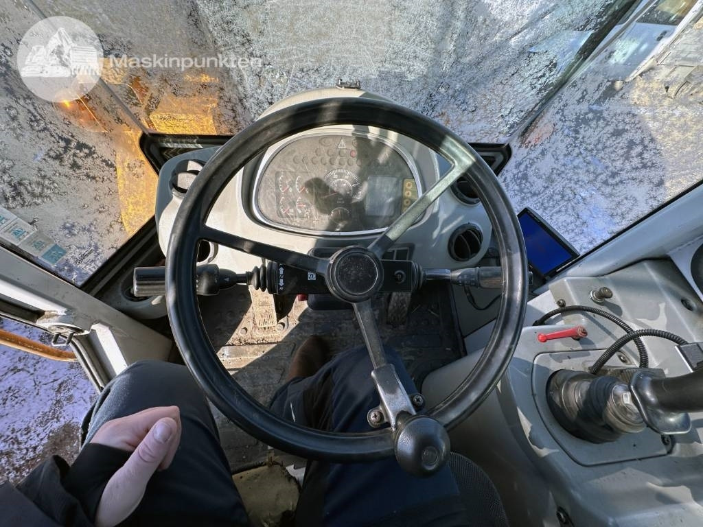Wheel loader Hyundai HL 730 TM-7