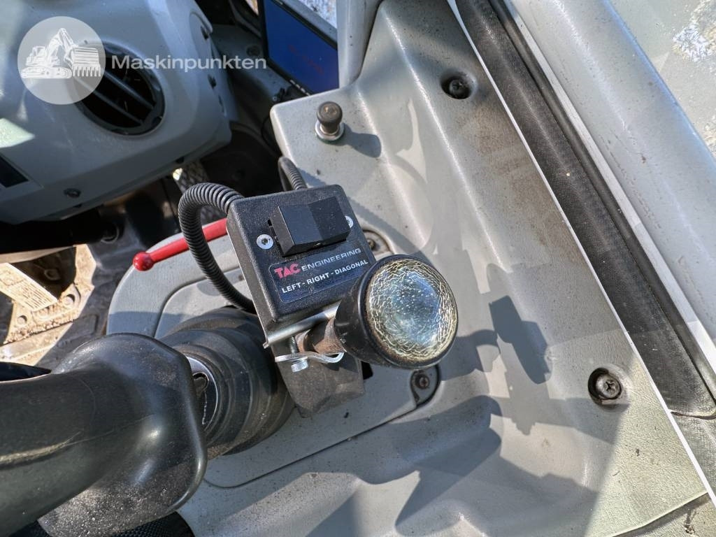 Wheel loader Hyundai HL 730 TM-7