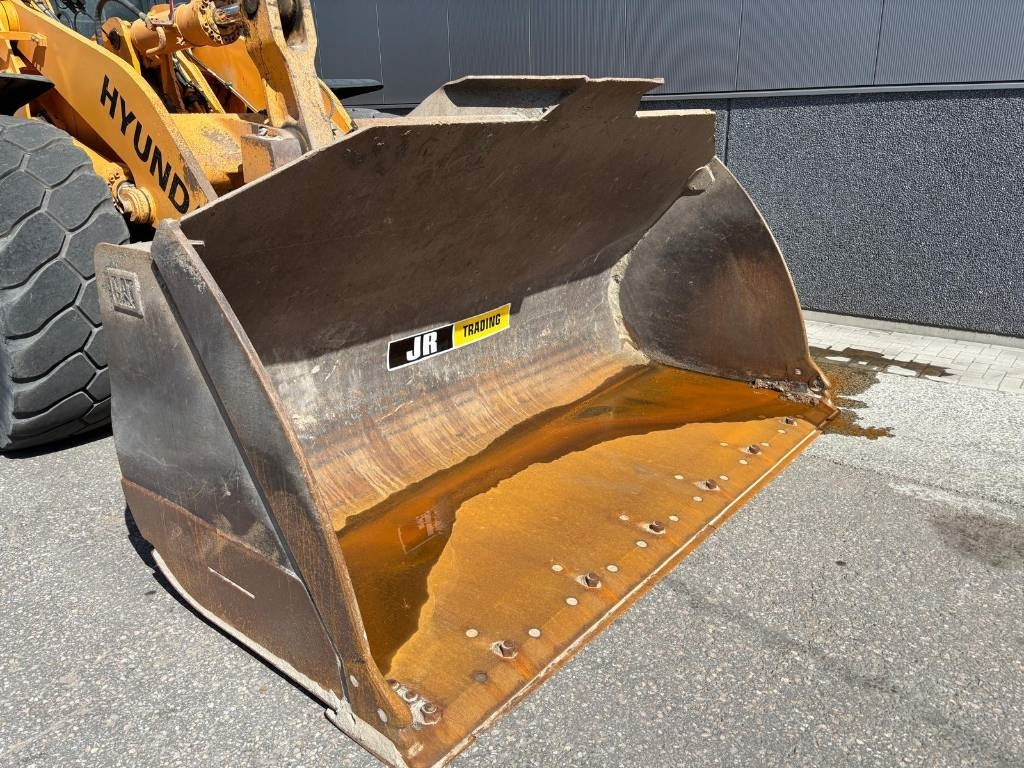 Wheel loader Hyundai HL 770-9 A