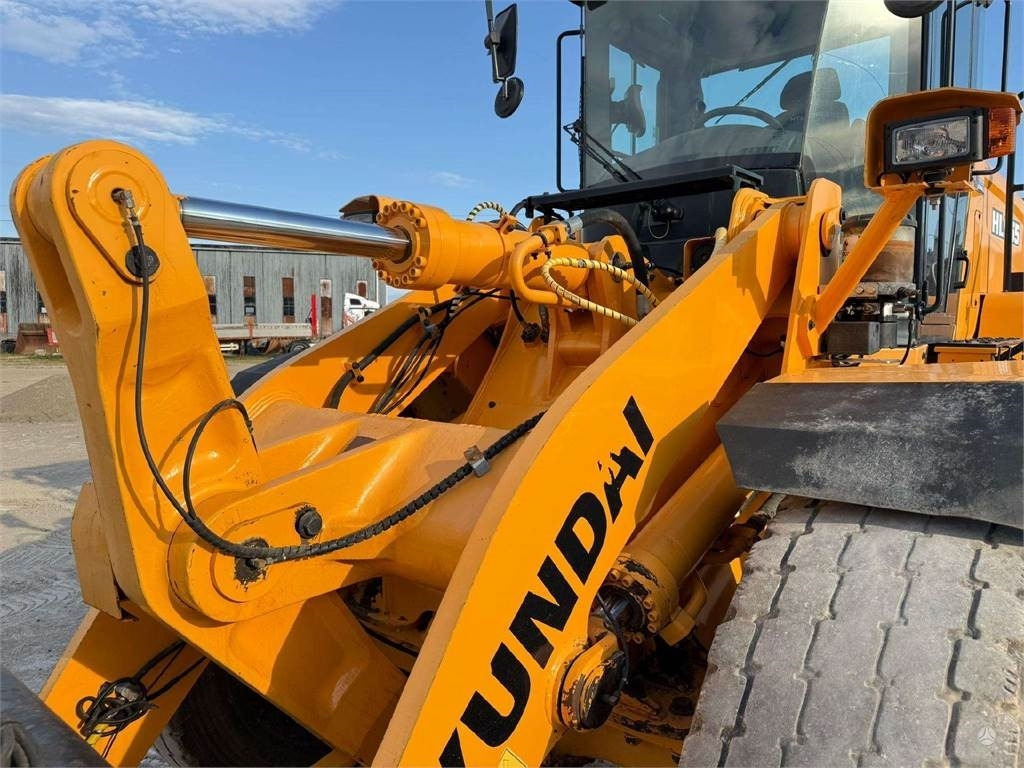 Wheel loader Hyundai HL 955