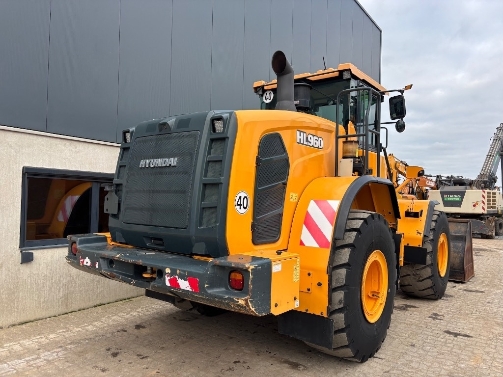 Wheel loader Hyundai HL 960 - 955