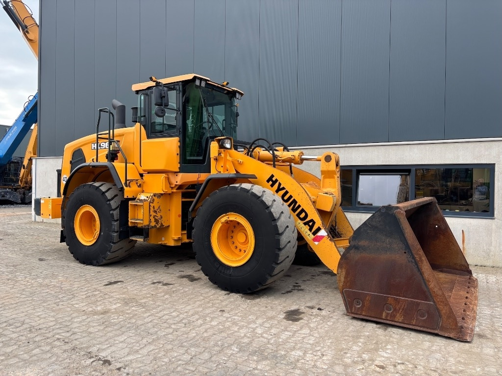 Wheel loader Hyundai HL 960 - 955
