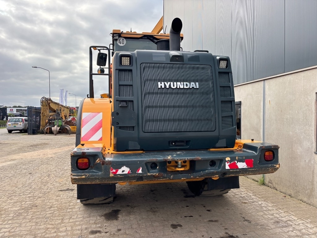 Wheel loader Hyundai HL 960 - 955